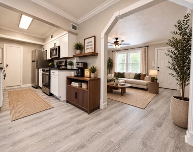 218 W 15th Street - Photo Thumbnail 8