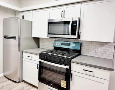 218 W 15th Street - Photo Thumbnail 10