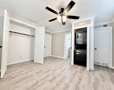 218 W 15th Street - Photo Thumbnail 17