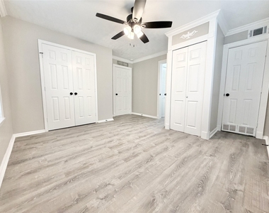 218 W 15th Street - Photo Thumbnail 16