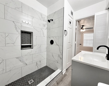 218 W 15th Street - Photo Thumbnail 18