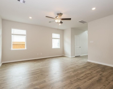 15652 Plum Brook Drive - Photo Thumbnail 3