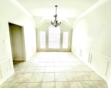 3351 Lakeway Lane - Photo Thumbnail 4