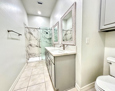 3351 Lakeway Lane - Photo Thumbnail 2