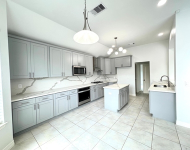 3351 Lakeway Lane - Photo Thumbnail 6