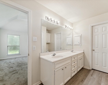 1806 Arbor Glen - Photo Thumbnail 11