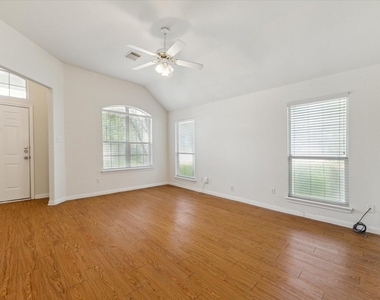 1806 Arbor Glen - Photo Thumbnail 4