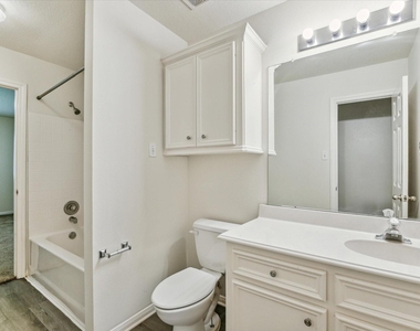 1806 Arbor Glen - Photo Thumbnail 13