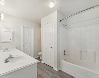 1806 Arbor Glen - Photo Thumbnail 10