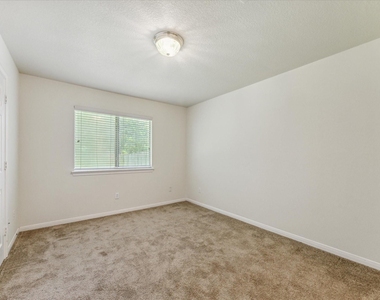 1806 Arbor Glen - Photo Thumbnail 8