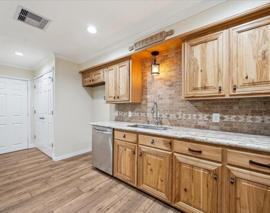 1325 Curtin Street - Photo Thumbnail 5