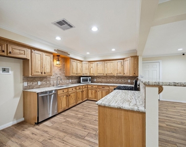 1325 Curtin Street - Photo Thumbnail 3