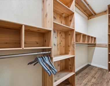 1325 Curtin Street - Photo Thumbnail 8