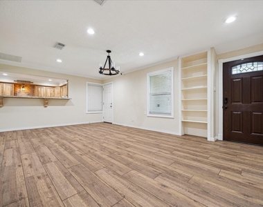 1325 Curtin Street - Photo Thumbnail 2