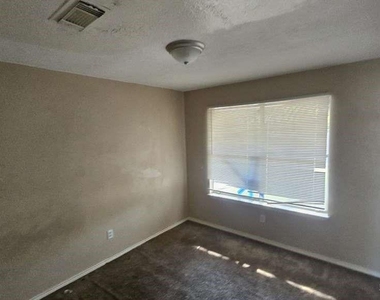 12522 Ridgelow Lane - Photo Thumbnail 4