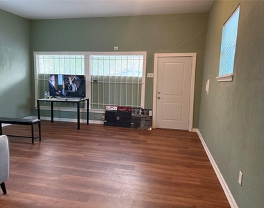 6325 Cullen Boulevard - Photo Thumbnail 17