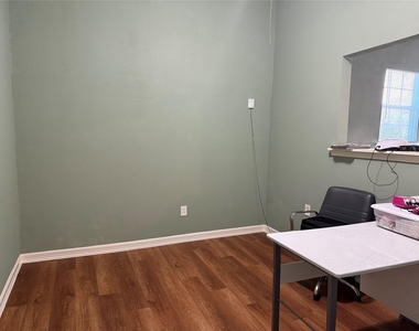 6325 Cullen Boulevard - Photo Thumbnail 7