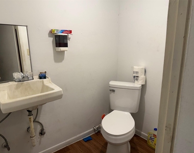 6325 Cullen Boulevard - Photo Thumbnail 15