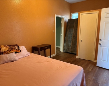 6325 Cullen Boulevard - Photo Thumbnail 10
