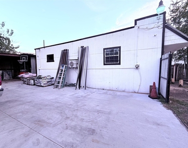 6325 Cullen Boulevard - Photo Thumbnail 12