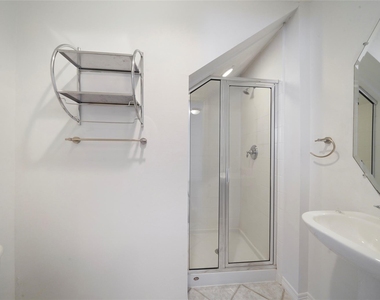 911 W 21st Street - Photo Thumbnail 12