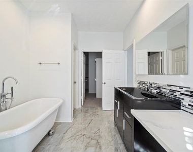 911 W 21st Street - Photo Thumbnail 8