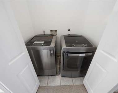 911 W 21st Street - Photo Thumbnail 15