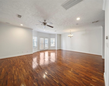 911 W 21st Street - Photo Thumbnail 1