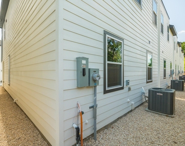 6061 De Soto Street - Photo Thumbnail 31