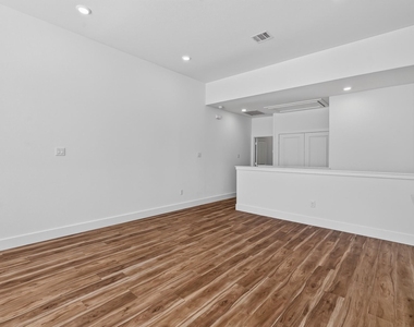 6061 De Soto Street - Photo Thumbnail 11