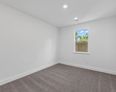 6061 De Soto Street - Photo Thumbnail 5