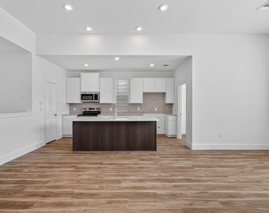 6061 De Soto Street - Photo Thumbnail 9