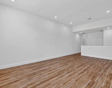 6061 De Soto Street - Photo Thumbnail 20