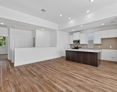 6061 De Soto Street - Photo Thumbnail 10