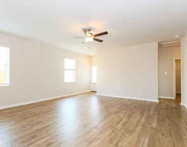 15643 Plum Brook Drive - Photo Thumbnail 3