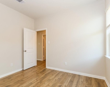 15643 Plum Brook Drive - Photo Thumbnail 12