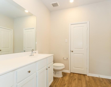 15643 Plum Brook Drive - Photo Thumbnail 8