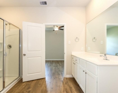 15643 Plum Brook Drive - Photo Thumbnail 9
