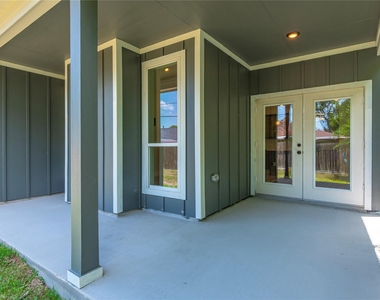 2410 28th Ave N - Photo Thumbnail 18
