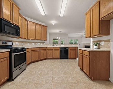 13109 Rippling Creek Lane - Photo Thumbnail 6