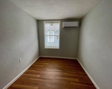 1014 W 5th Street - Photo Thumbnail 2