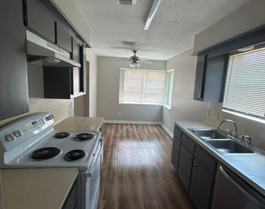 13223 Lake Breeze Lane - Photo Thumbnail 6