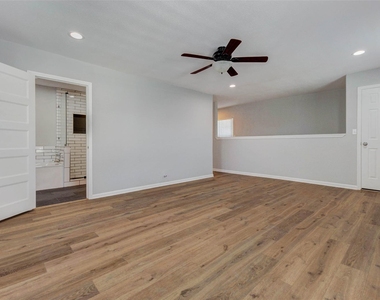 3205 Eastex Freeway - Photo Thumbnail 39