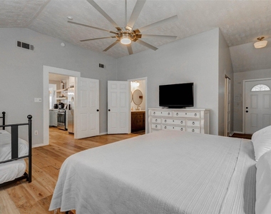 3205 Eastex Freeway - Photo Thumbnail 17