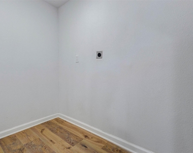 3205 Eastex Freeway - Photo Thumbnail 42