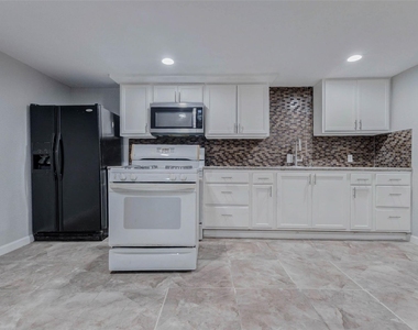 3205 Eastex Freeway - Photo Thumbnail 34