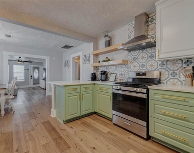 3205 Eastex Freeway - Photo Thumbnail 12