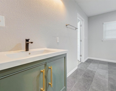 3205 Eastex Freeway - Photo Thumbnail 41