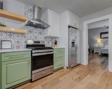 3205 Eastex Freeway - Photo Thumbnail 13