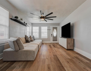 3205 Eastex Freeway - Photo Thumbnail 2